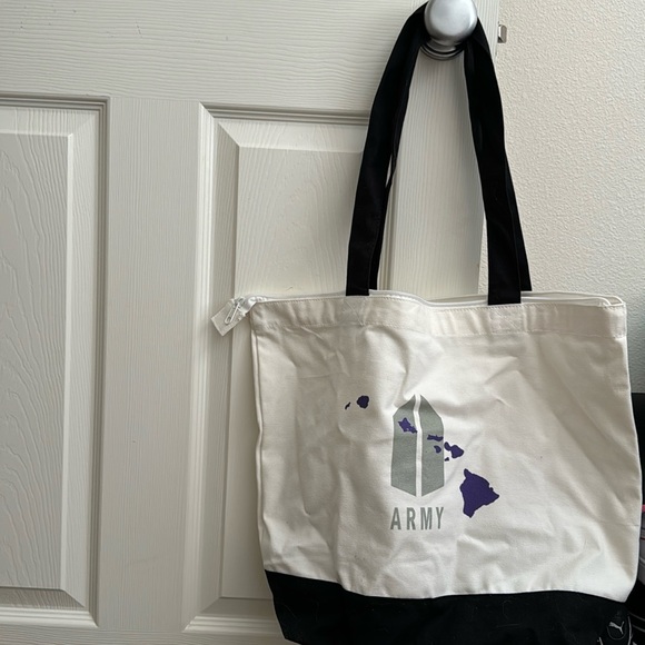 BTS Army Hawaii Zipper tote - Picture 1 of 6